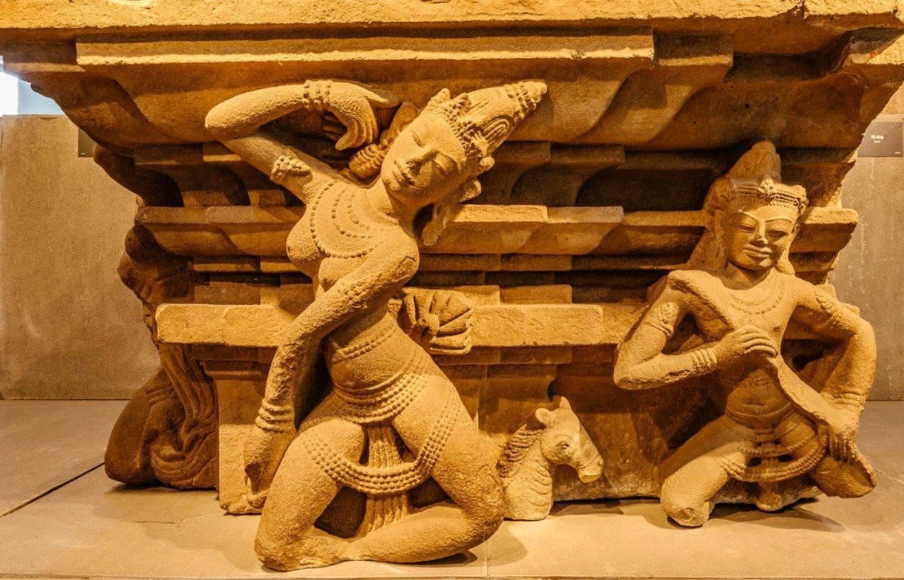 Vũ điệu Apsara giữa nắng gió tại Khánh Hòa